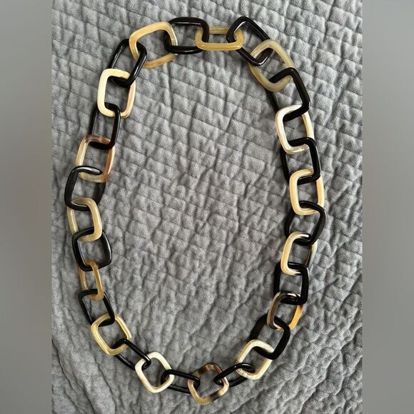 Elegant Black and Cream Chain Necklace
Chunky Horn Link Necklace – 15” - Picture 8 of 17
